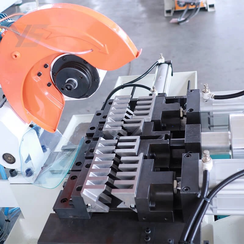 Automatic Pipe Cutting Machine with metal water-cooled circular saw cutting head