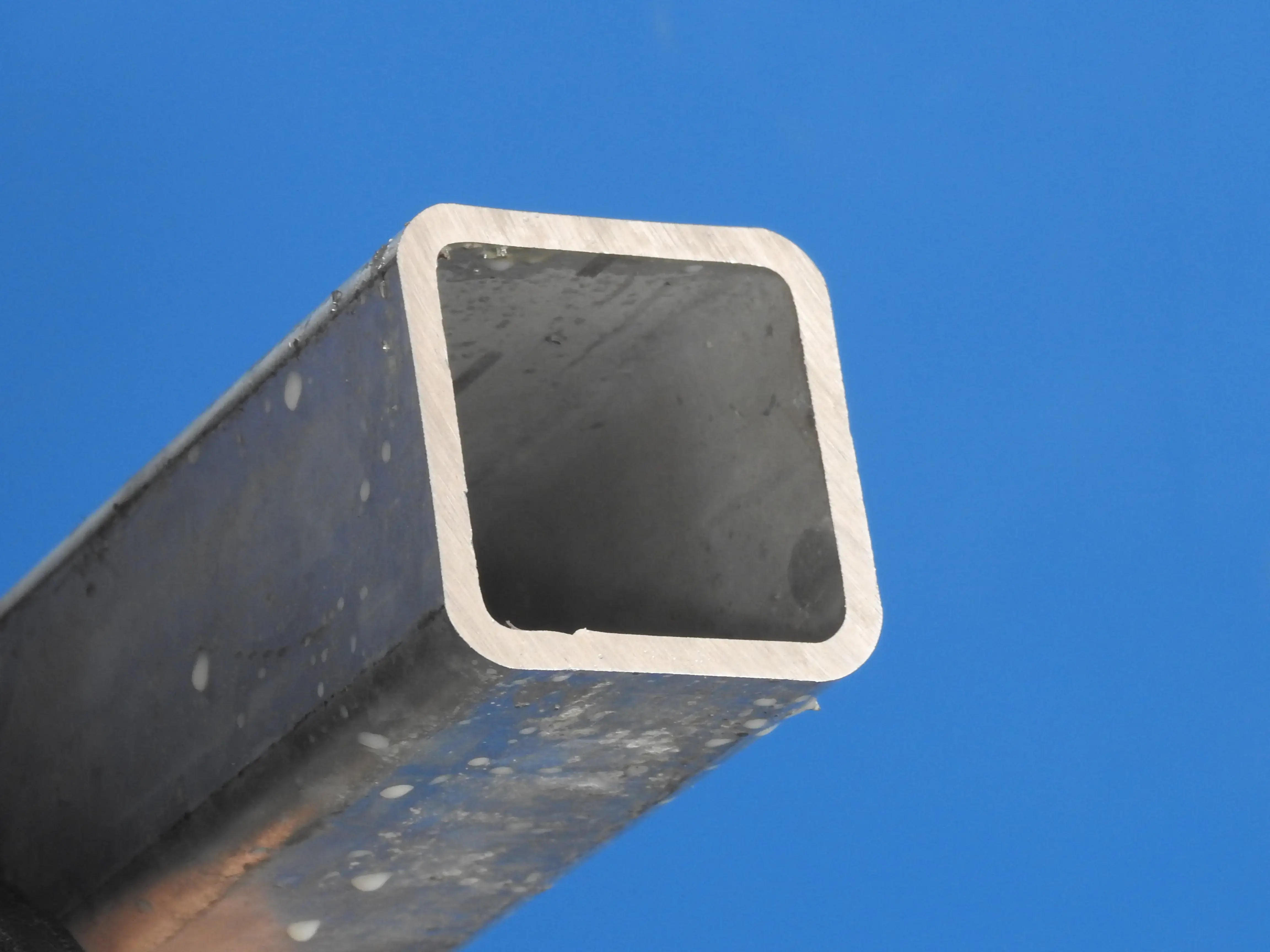 Square tube cutting sample with clean and burr-free edge produced by Automatic Pipe Cutting Machine MC-325CNC